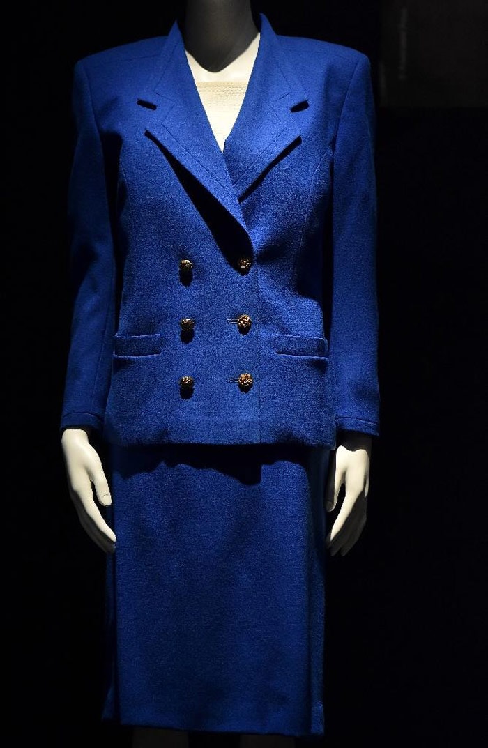 Robes, bijoux, sacs à main: des centaines d'effets personnels de Thatcher aux enchères Robes, bijoux, sacs à main: des centaines d'effets personnels de Thatcher aux enchères