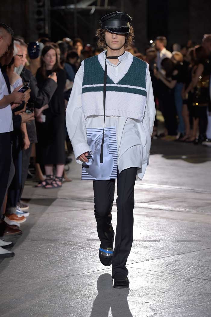 Highlights: le défilé Raf Simons SS17 à Pitti Uomo Highlights: le défilé Raf Simons SS17 à Pitti Uomo