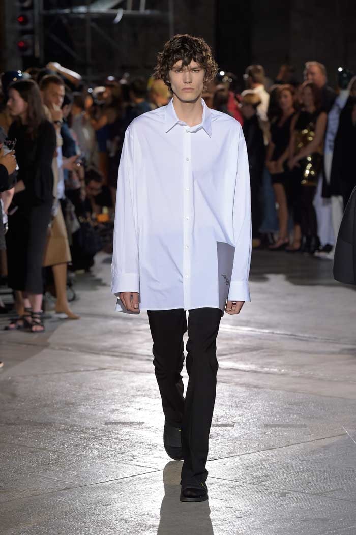 Highlights: le défilé Raf Simons SS17 à Pitti Uomo Highlights: le défilé Raf Simons SS17 à Pitti Uomo