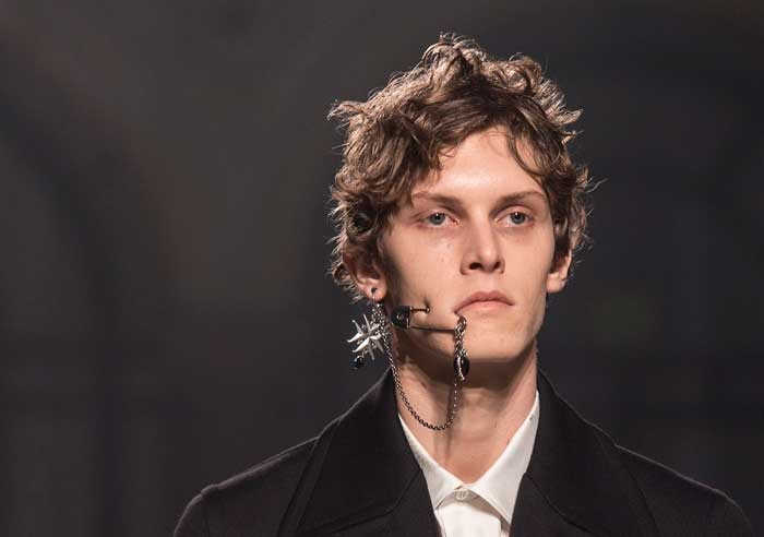 London Fashion Week: la "fantaisie" sinon rien pour Jonathan Anderson London Fashion Week: la "fantaisie" sinon rien pour Jonathan Anderson