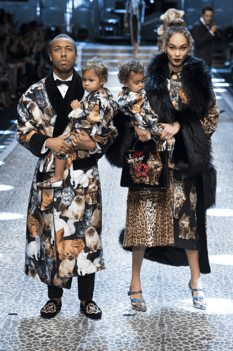 Mode à Milan: une femme multifacette Mode à Milan: une femme multifacette