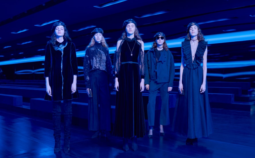 Béret, bicorne, turban: la Fashion Week ne sait plus où donner de la tête Béret, bicorne, turban: la Fashion Week ne sait plus où donner de la tête