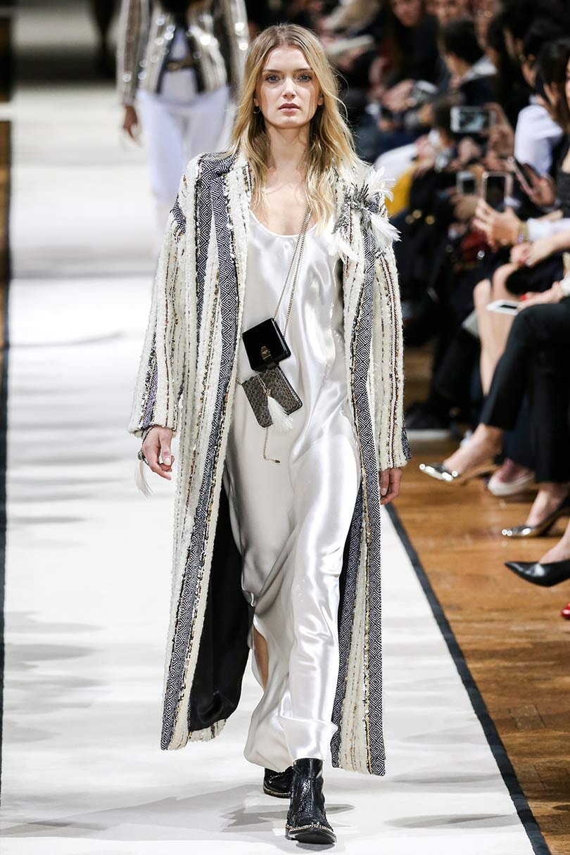 Tailleur pantalon, bleu nuit, appel de l'espace: la Fashion Week en quelques tendances Tailleur pantalon, bleu nuit, appel de l'espace: la Fashion Week en quelques tendances