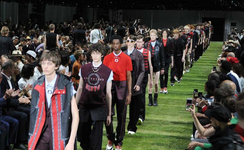 Défilés masculins: slogans et logos sont de sortie Défilés masculins: slogans et logos sont de sortie