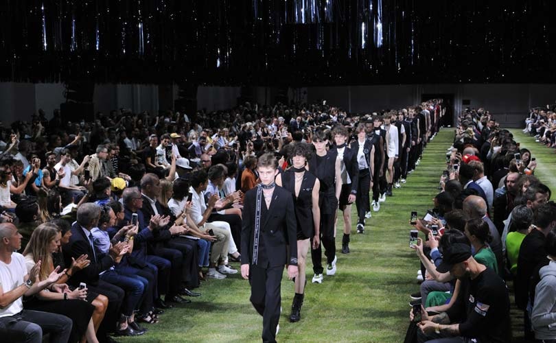 Défilés masculins: slogans et logos sont de sortie Défilés masculins: slogans et logos sont de sortie