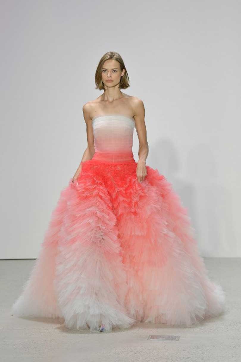 Fashion Week: rondes à l'honneur, flamenco et mode "vegan" Fashion Week: rondes à l'honneur, flamenco et mode "vegan"