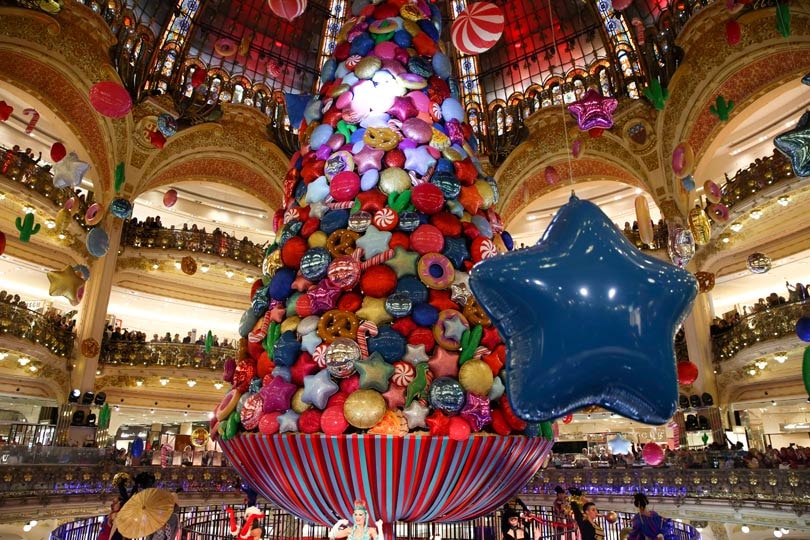 Beth Ditto lance le coup d’envoi de Noël Spectacular spectacular des Galeries Lafayette Beth Ditto lance le coup d’envoi de Noël Spectacular spectacular des Galeries Lafayette