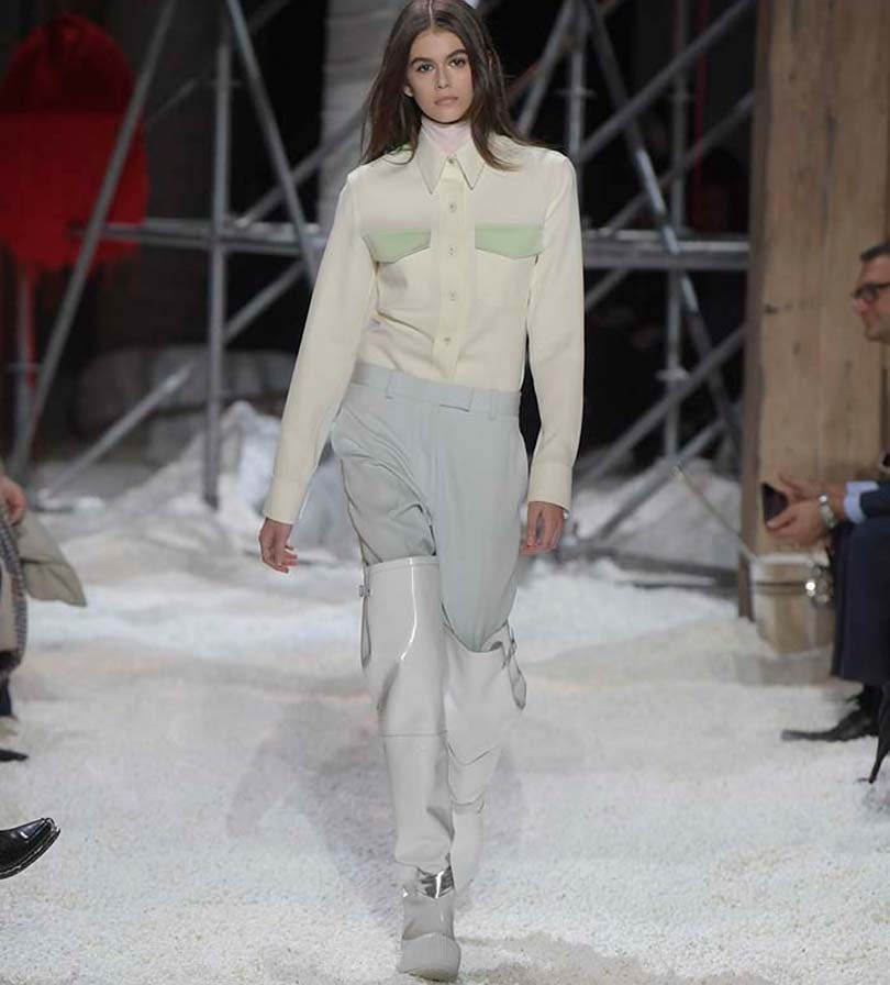 Simons poursuit son voyage dans l'Amérique des extrêmes avec Calvin Klein Simons poursuit son voyage dans l'Amérique des extrêmes avec Calvin Klein