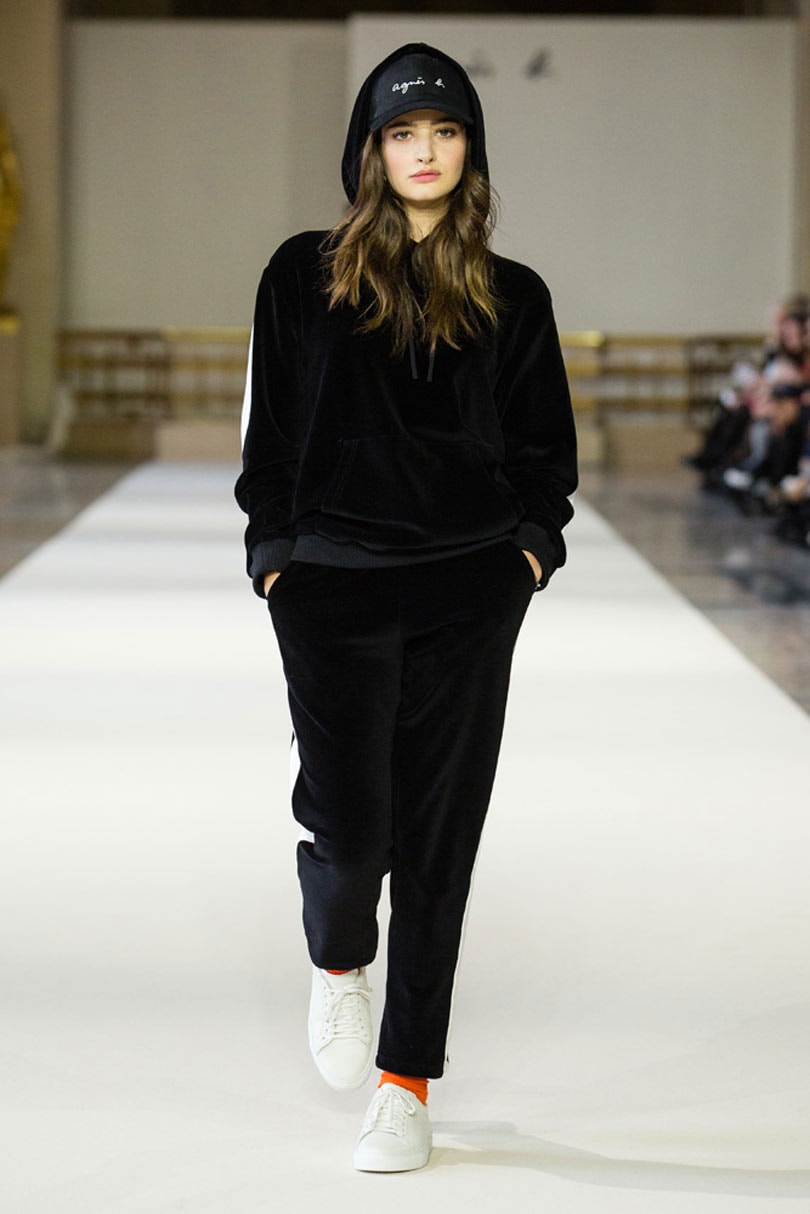 Fashion Week Paris : l'univers d'Agnès b. fusionne avec la jeune création de mode et la scène rap Fashion Week Paris : l'univers d'Agnès b. fusionne avec la jeune création de mode et la scène rap