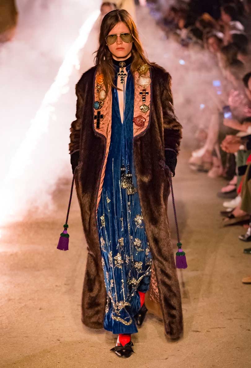 Spectaculaire défilé Gucci dans la nécropole romaine des Alyscamps à Arles Spectaculaire défilé Gucci dans la nécropole romaine des Alyscamps à Arles