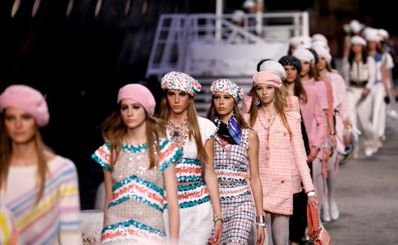Chanel jette l'ancre au Grand Palais pour son défilé "croisière" Chanel jette l'ancre au Grand Palais pour son défilé "croisière"