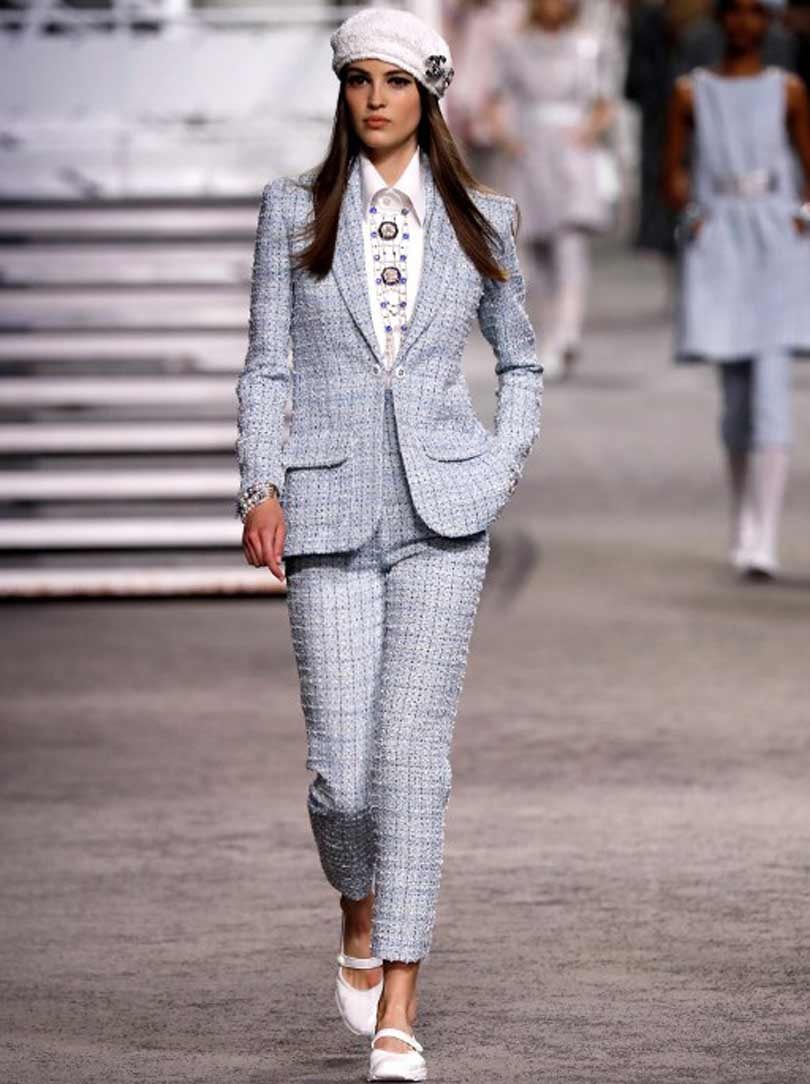 Chanel jette l'ancre au Grand Palais pour son défilé "croisière" Chanel jette l'ancre au Grand Palais pour son défilé "croisière"