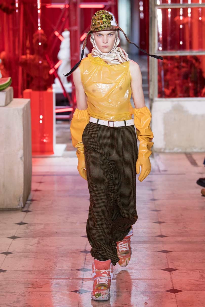 Fashion week: des hommes en corset Fashion week: des hommes en corset