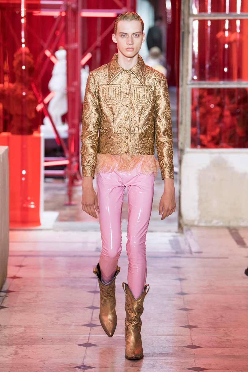 Fashion week: des hommes en corset Fashion week: des hommes en corset