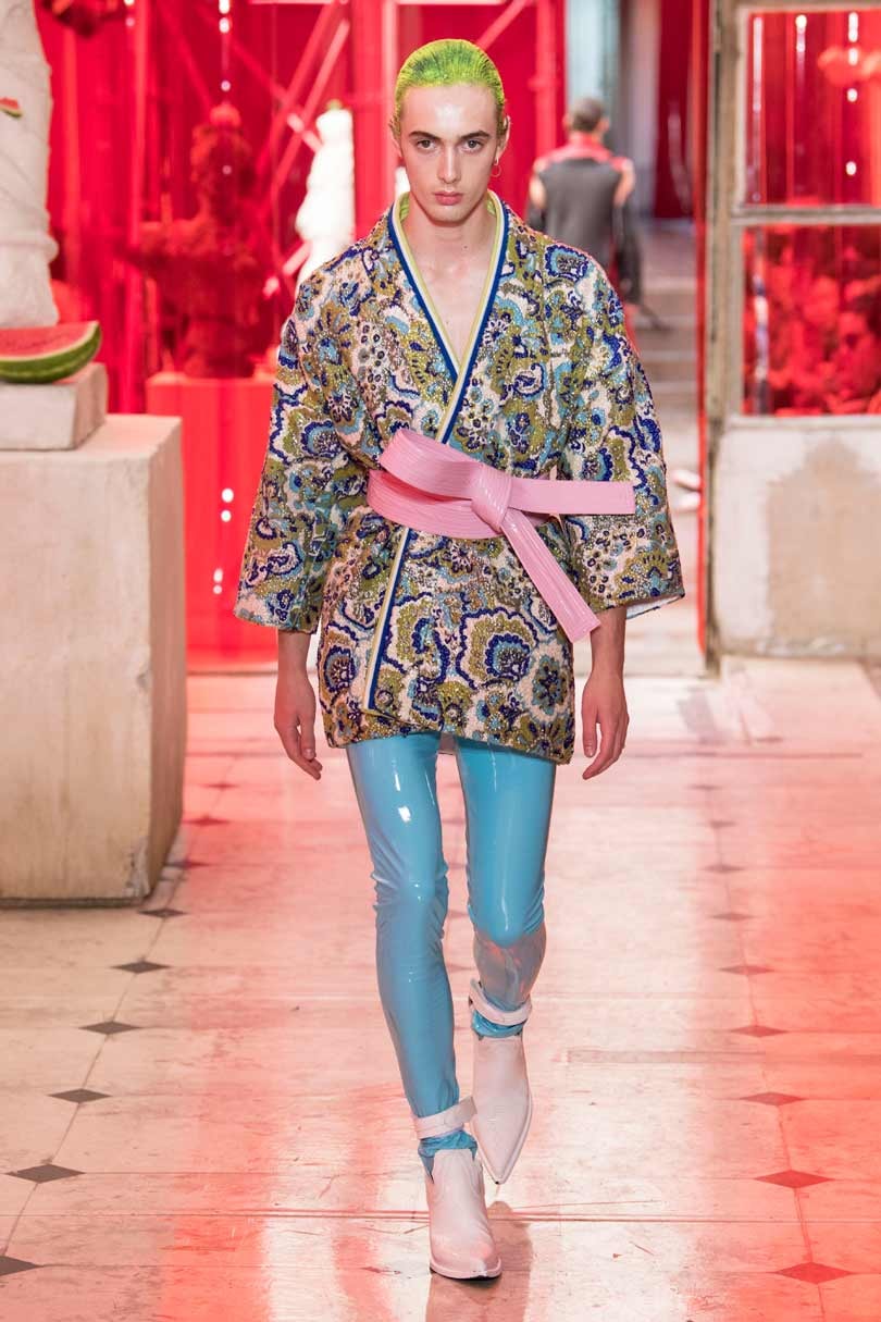 Fashion week: des hommes en corset Fashion week: des hommes en corset