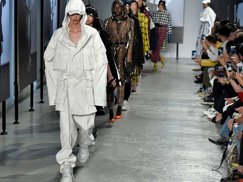 Défilé Juun. J "Alternative" : fashion week Paris homme printemps-été 2019 Défilé Juun. J "Alternative" : fashion week Paris homme printemps-été 2019