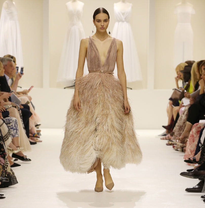 Défilés de haute couture: Dior anti-bling-bling, Schiaparelli théâtral Défilés de haute couture: Dior anti-bling-bling, Schiaparelli théâtral