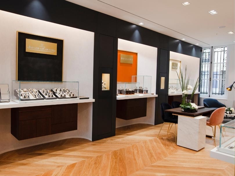 Royal Quartz : renaissance de l'enseigne horlogère parisienne dans son nouveau décor Royal Quartz : renaissance de l'enseigne horlogère parisienne dans son nouveau décor