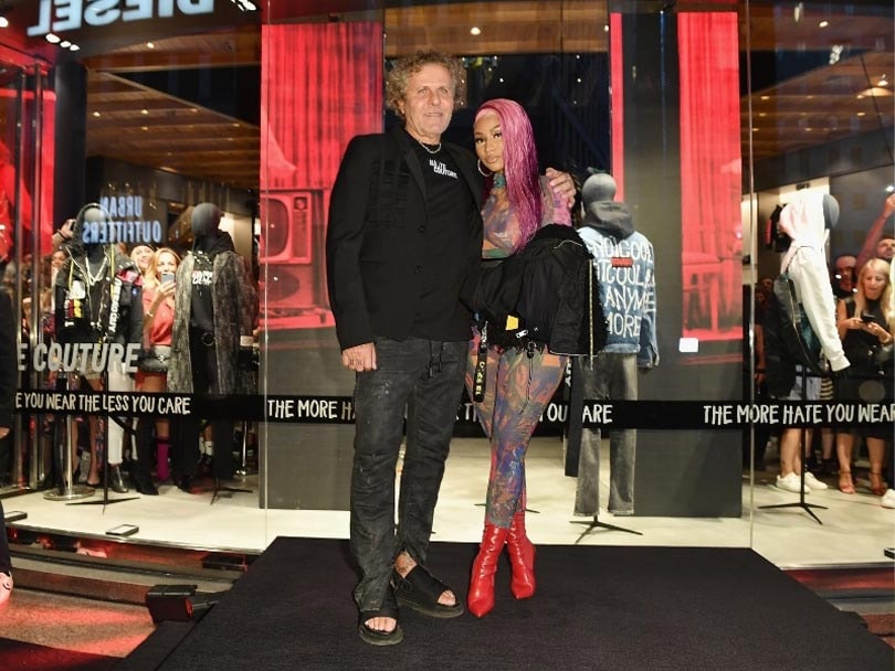Diesel crée le buzz à Milan avec Nicki Minaj pour présenter sa collection "Hate Couture" Diesel crée le buzz à Milan avec Nicki Minaj pour présenter sa collection "Hate Couture"