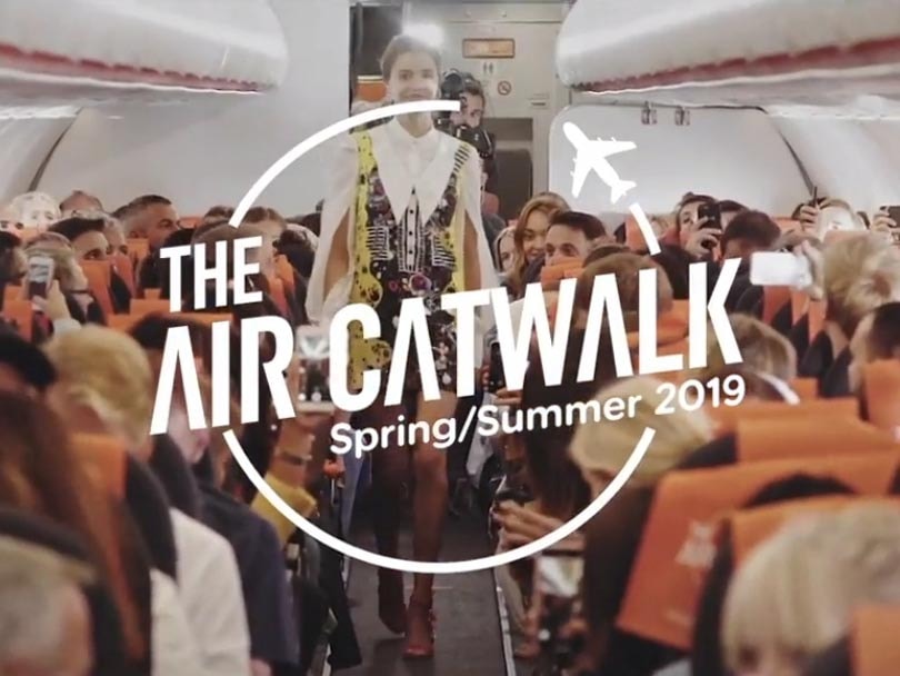 Un défilé à 10 000 mètres d’altitude pendant la Fashion Week Un défilé à 10 000 mètres d’altitude pendant la Fashion Week