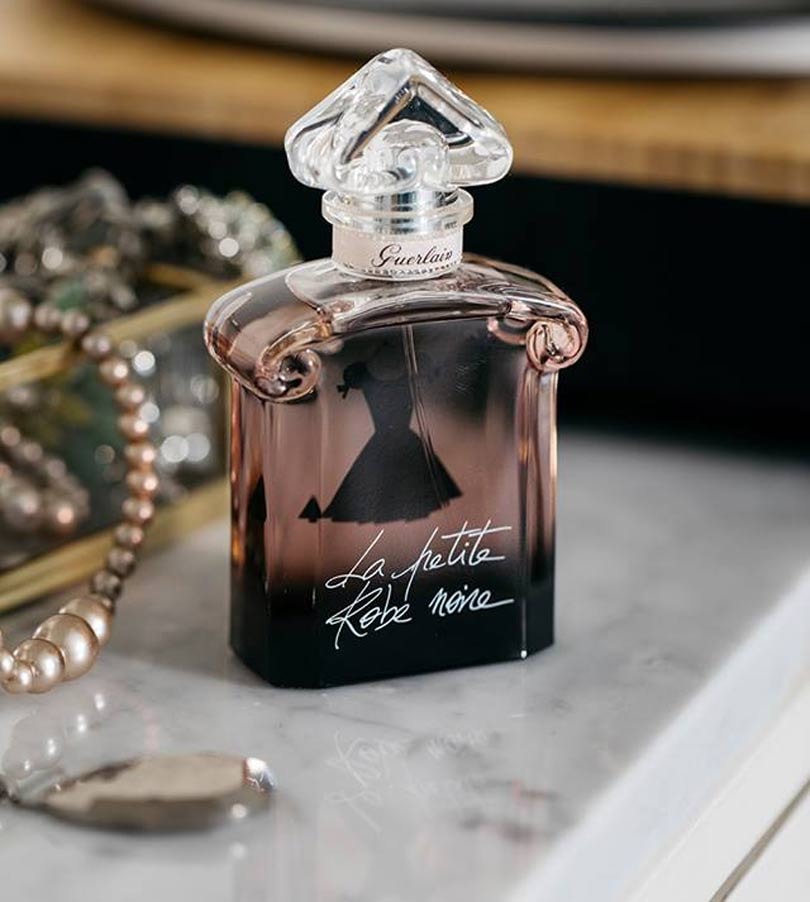 Sylvie Romet, "habilleuse" de parfums chez Guerlain Sylvie Romet, "habilleuse" de parfums chez Guerlain