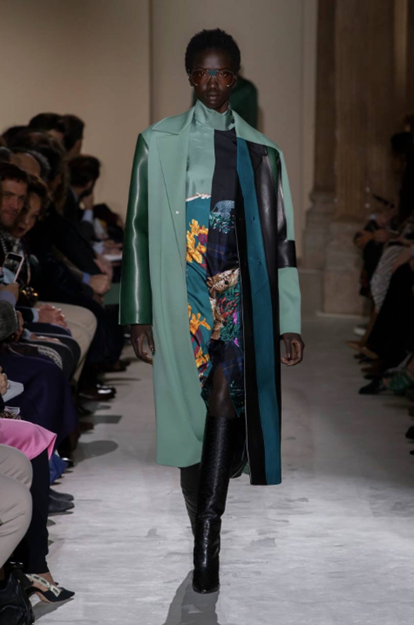 Mode à Milan: Salvatore Ferragamo ouvre la journée sous des voûtes d'église Mode à Milan: Salvatore Ferragamo ouvre la journée sous des voûtes d'église