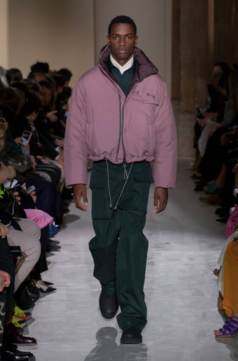 Mode à Milan: Salvatore Ferragamo ouvre la journée sous des voûtes d'église Mode à Milan: Salvatore Ferragamo ouvre la journée sous des voûtes d'église