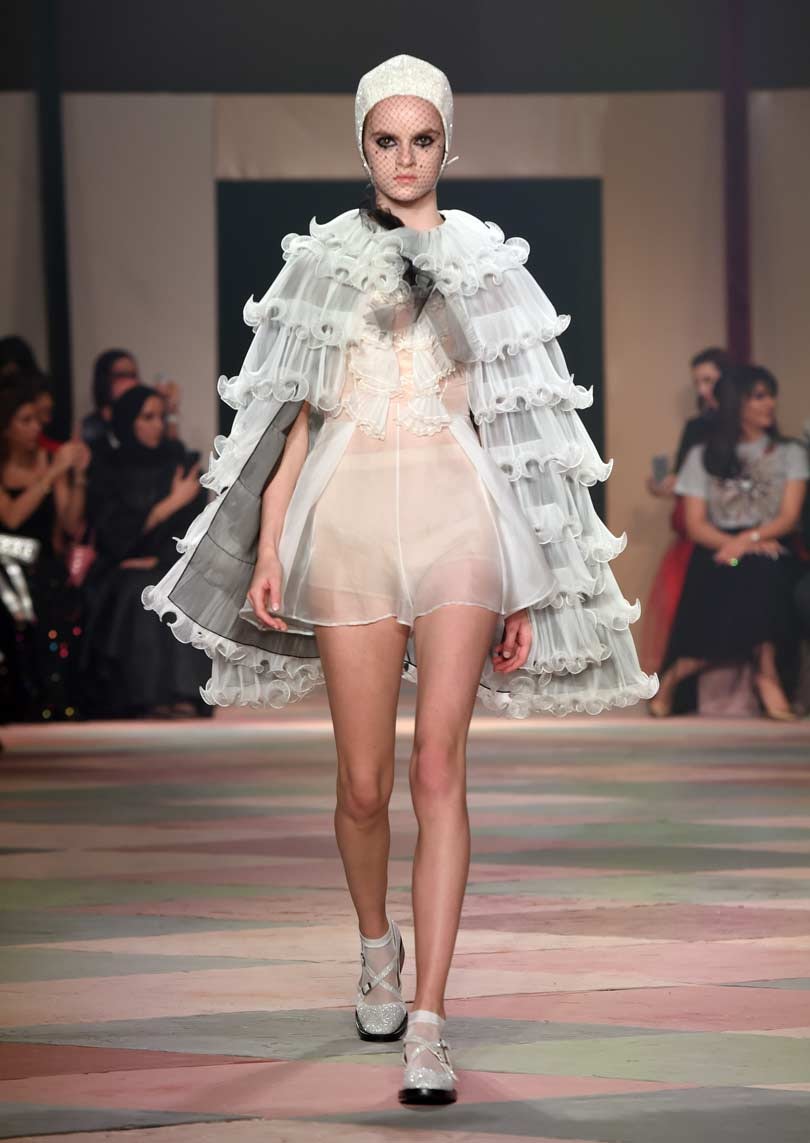 Dior dévoile une collection "capsule" à son premier défilé à Dubaï Dior dévoile une collection "capsule" à son premier défilé à Dubaï