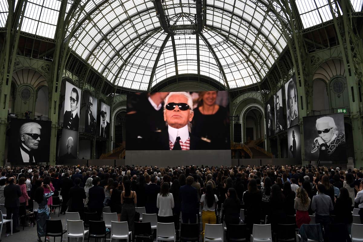 Réjouissant hommage à Karl Lagerfeld au Grand Palais à Paris Réjouissant hommage à Karl Lagerfeld au Grand Palais à Paris