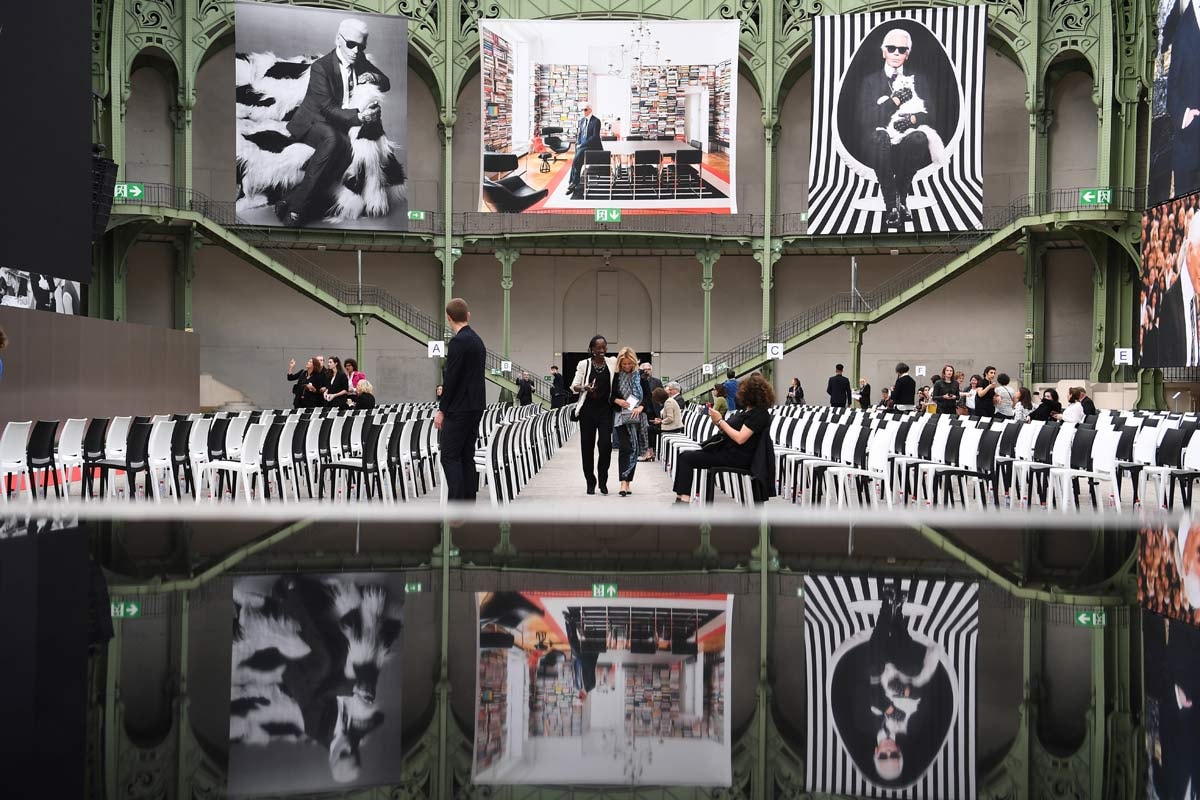Réjouissant hommage à Karl Lagerfeld au Grand Palais à Paris Réjouissant hommage à Karl Lagerfeld au Grand Palais à Paris