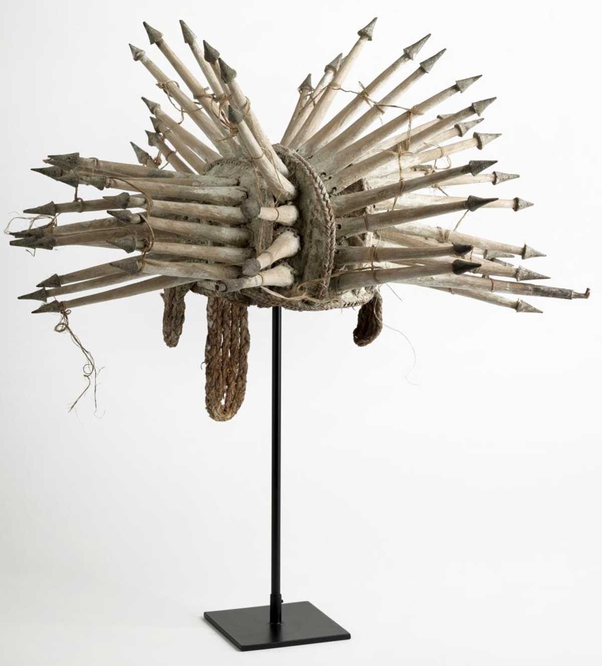 En image : l’étourdissante exposition de coiffes au musée des Confluences En image : l’étourdissante exposition de coiffes au musée des Confluences