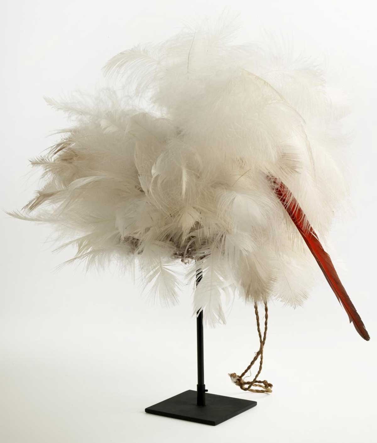 En image : l’étourdissante exposition de coiffes au musée des Confluences En image : l’étourdissante exposition de coiffes au musée des Confluences