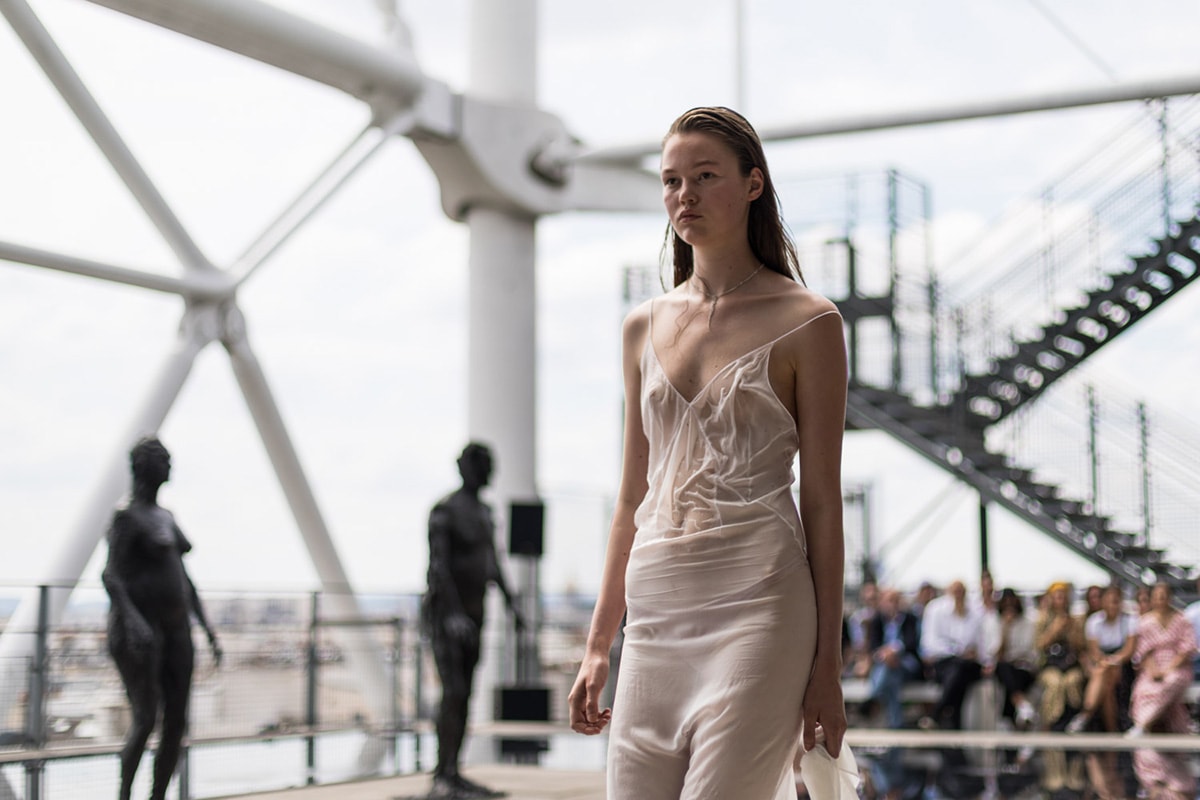Paris Fashion Week Homme : pour son premier défilé, Ludovic de Saint Sernin utilise plus de 320000 cristaux Swarovski Paris Fashion Week Homme : pour son premier défilé, Ludovic de Saint Sernin utilise plus de 320000 cristaux Swarovski