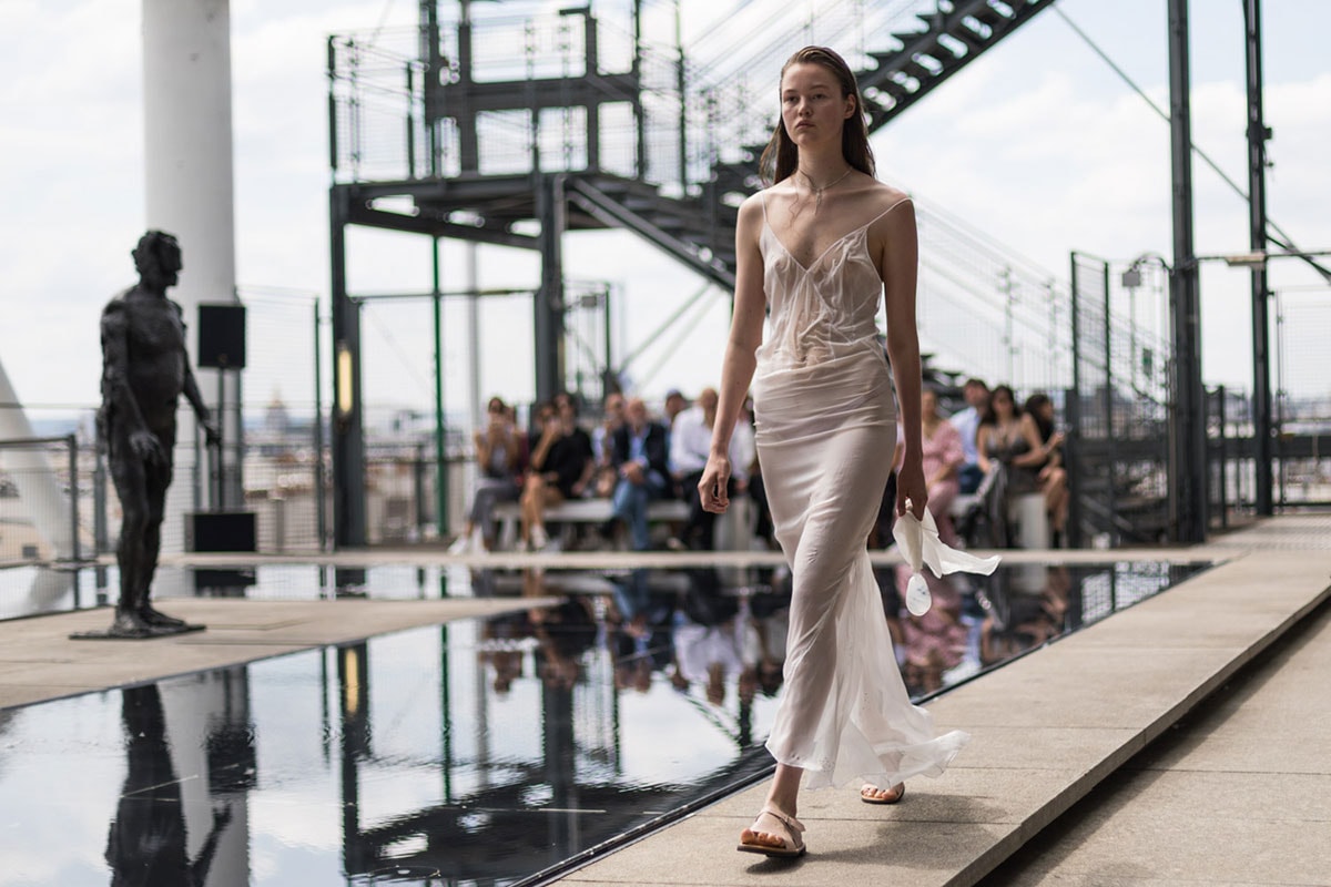 Paris Fashion Week Homme : pour son premier défilé, Ludovic de Saint Sernin utilise plus de 320000 cristaux Swarovski Paris Fashion Week Homme : pour son premier défilé, Ludovic de Saint Sernin utilise plus de 320000 cristaux Swarovski