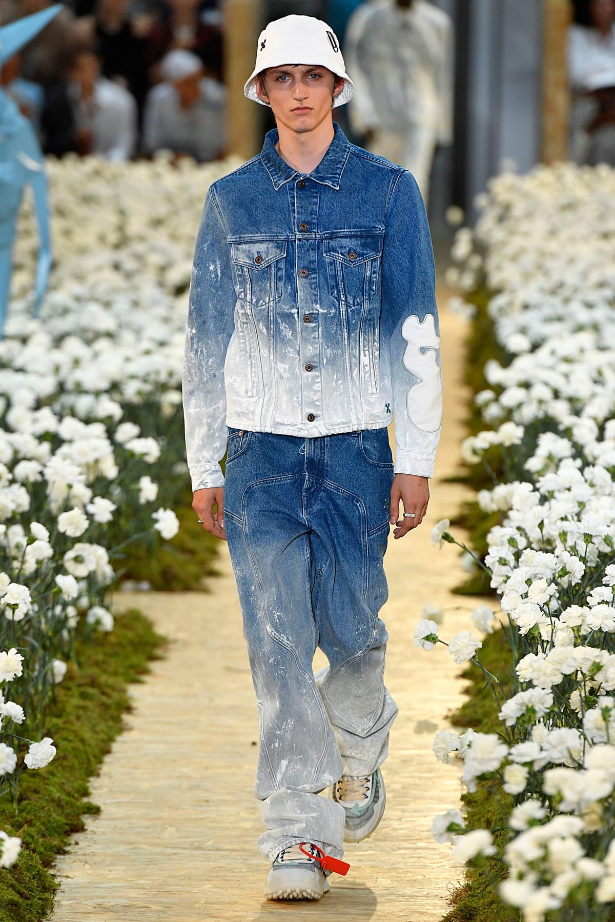 Contre-culture et mode durable : le streetwear chic de Off-White par Virgil Abloh Contre-culture et mode durable : le streetwear chic de Off-White par Virgil Abloh