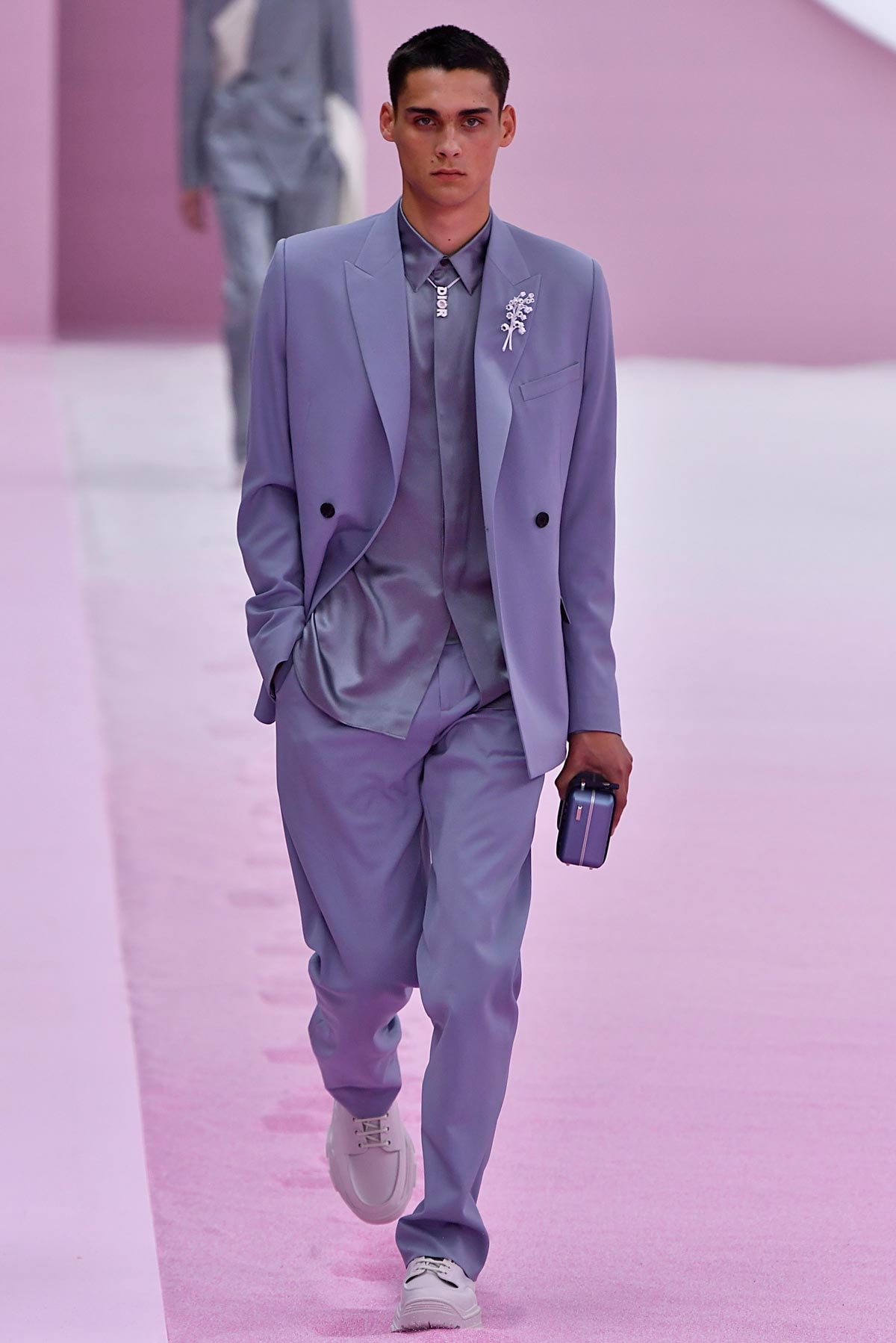 Tendances de la mode masculine sur mesure pour la saison printemps-été 2020 Tendances de la mode masculine sur mesure pour la saison printemps-été 2020