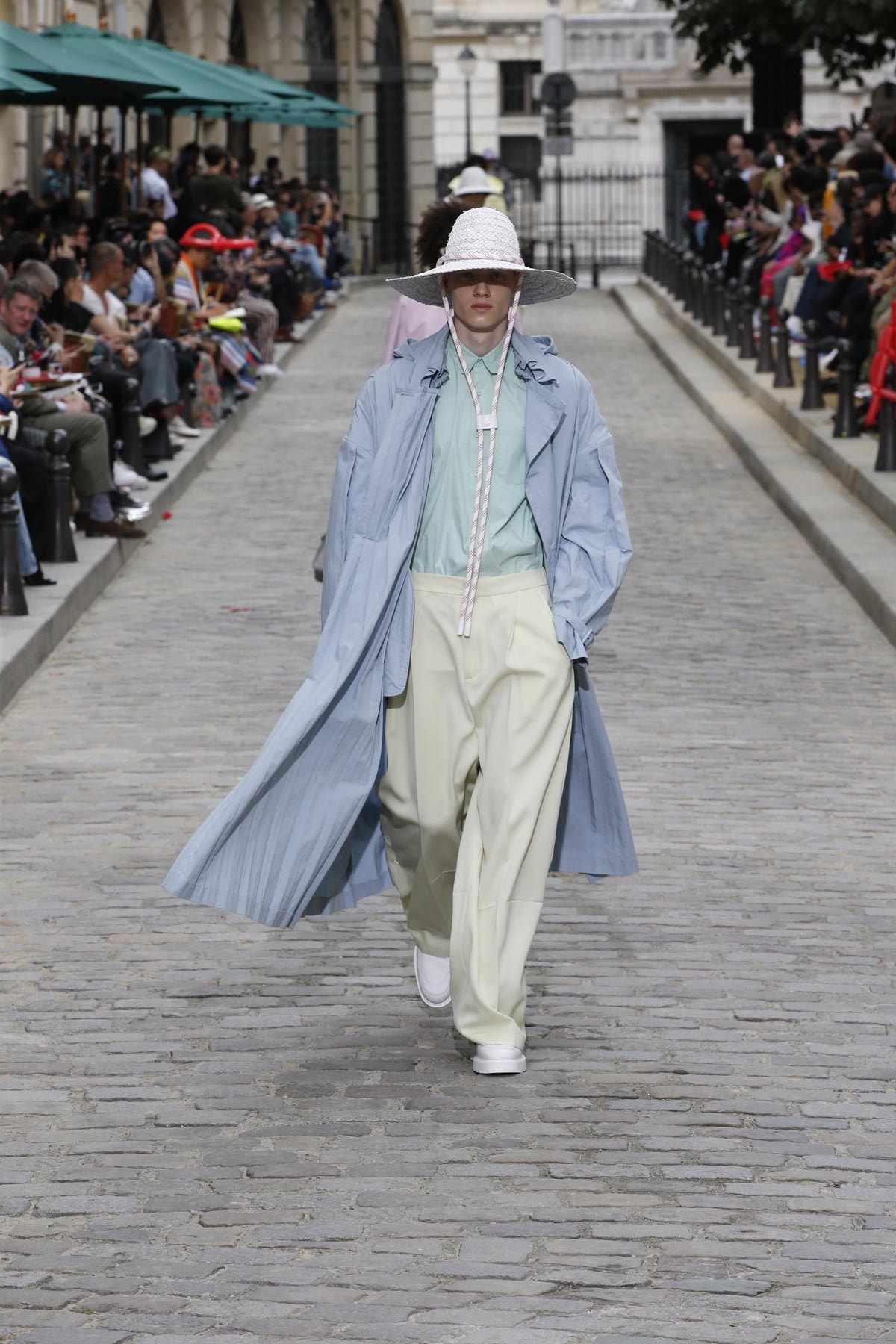 Paris Fashion Week Homme : défilés floraux chez Vuitton et Dries van Noten Paris Fashion Week Homme : défilés floraux chez Vuitton et Dries van Noten