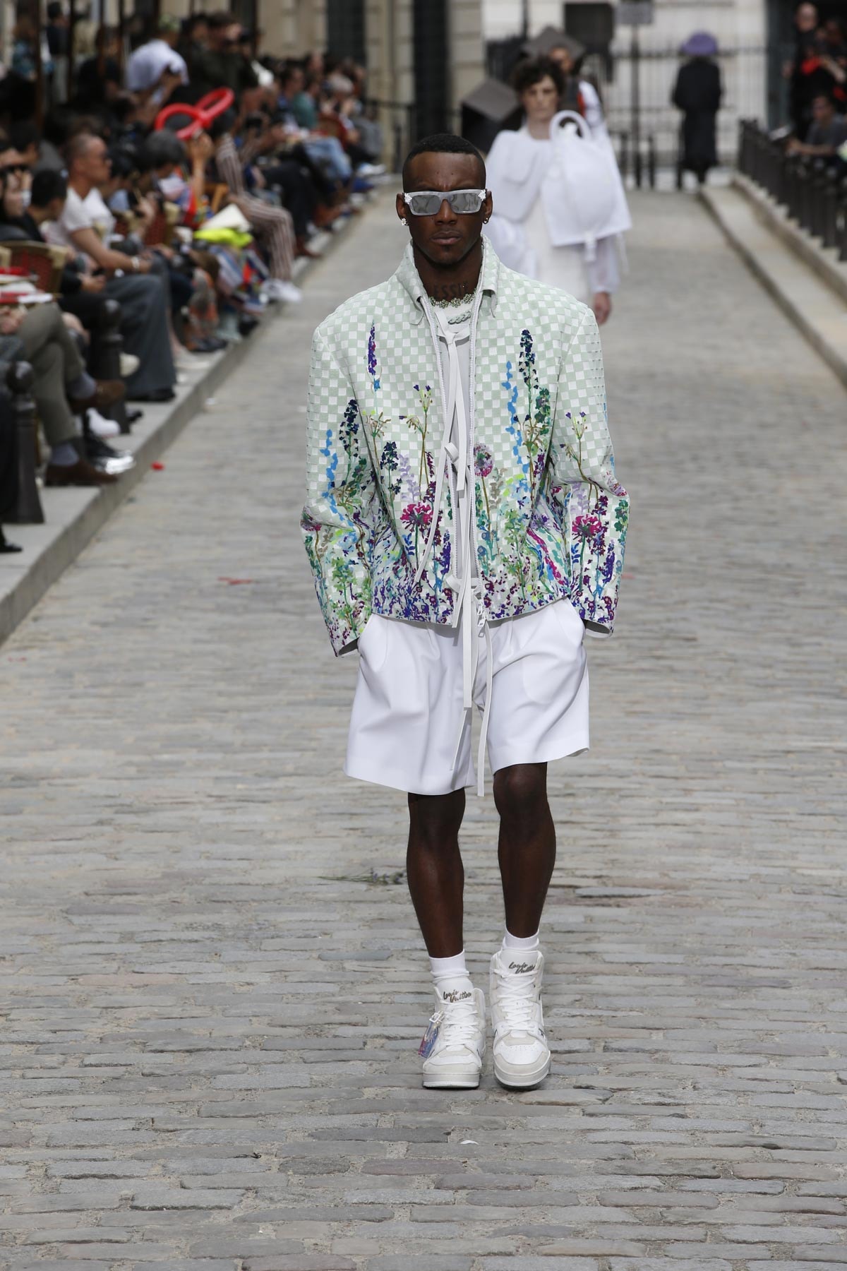Paris Fashion Week Homme : défilés floraux chez Vuitton et Dries van Noten Paris Fashion Week Homme : défilés floraux chez Vuitton et Dries van Noten
