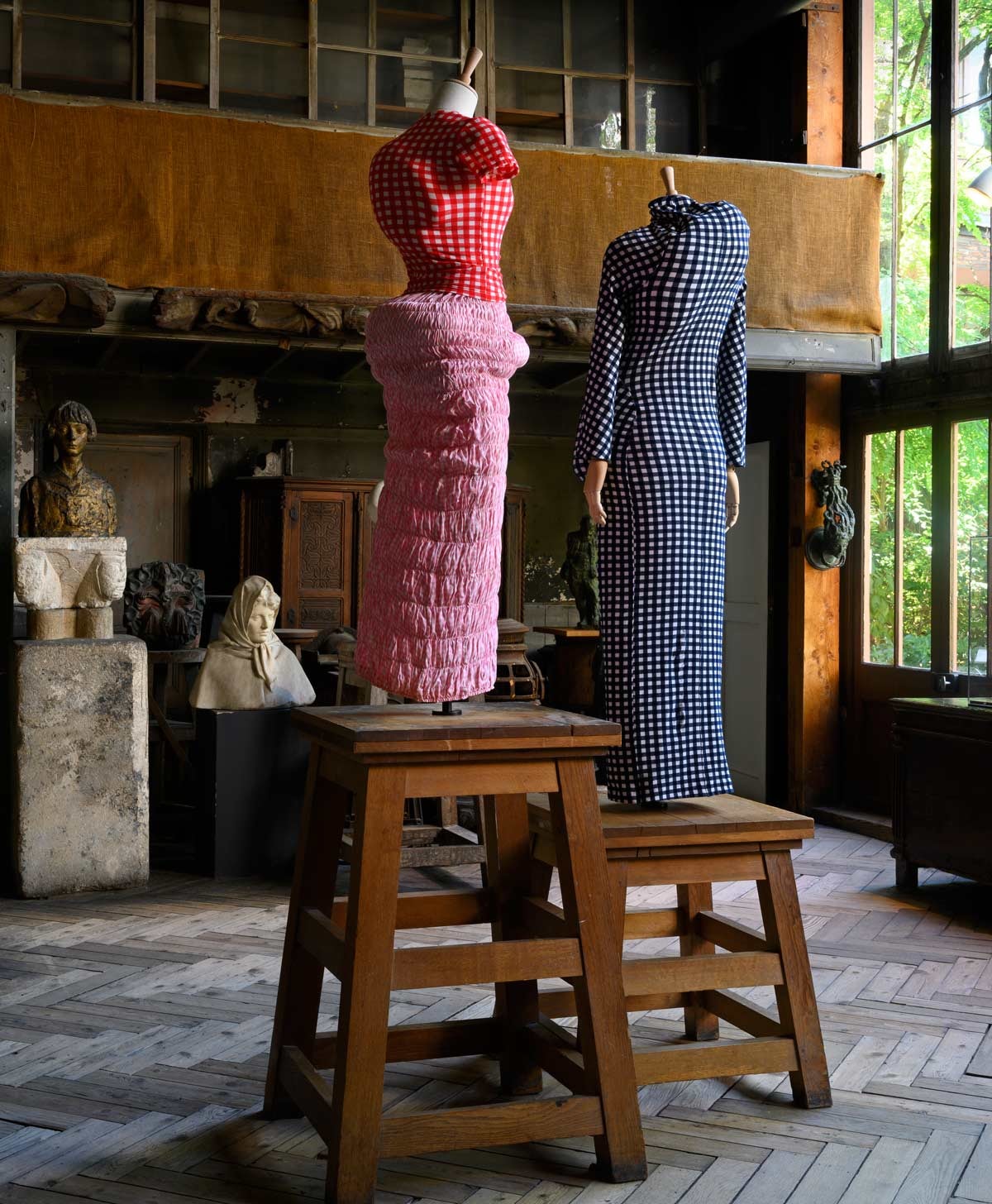 En images : les pièces de l’exposition « Back side - Dos à la mode » En images : les pièces de l’exposition « Back side - Dos à la mode »