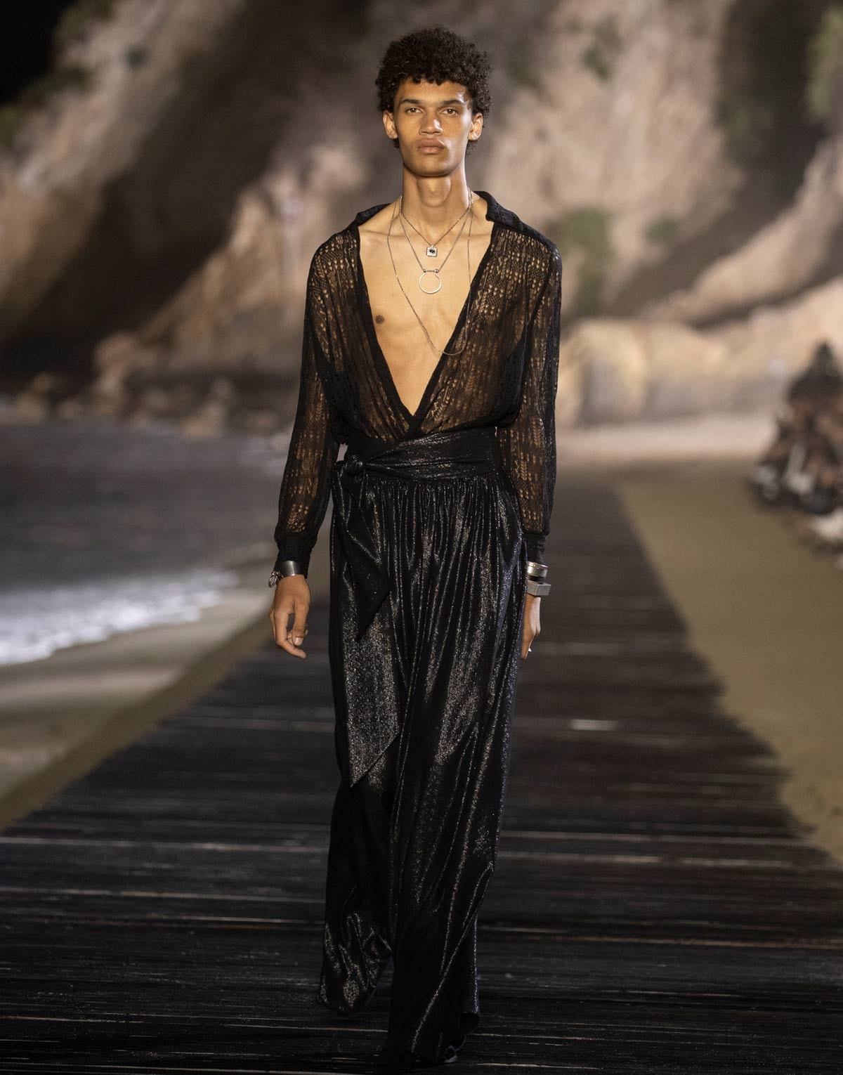 Saint Laurent a-t-il enfreint la loi californienne sur l’environnement avec son dernier défilé ? Saint Laurent a-t-il enfreint la loi californienne sur l’environnement avec son dernier défilé ?
