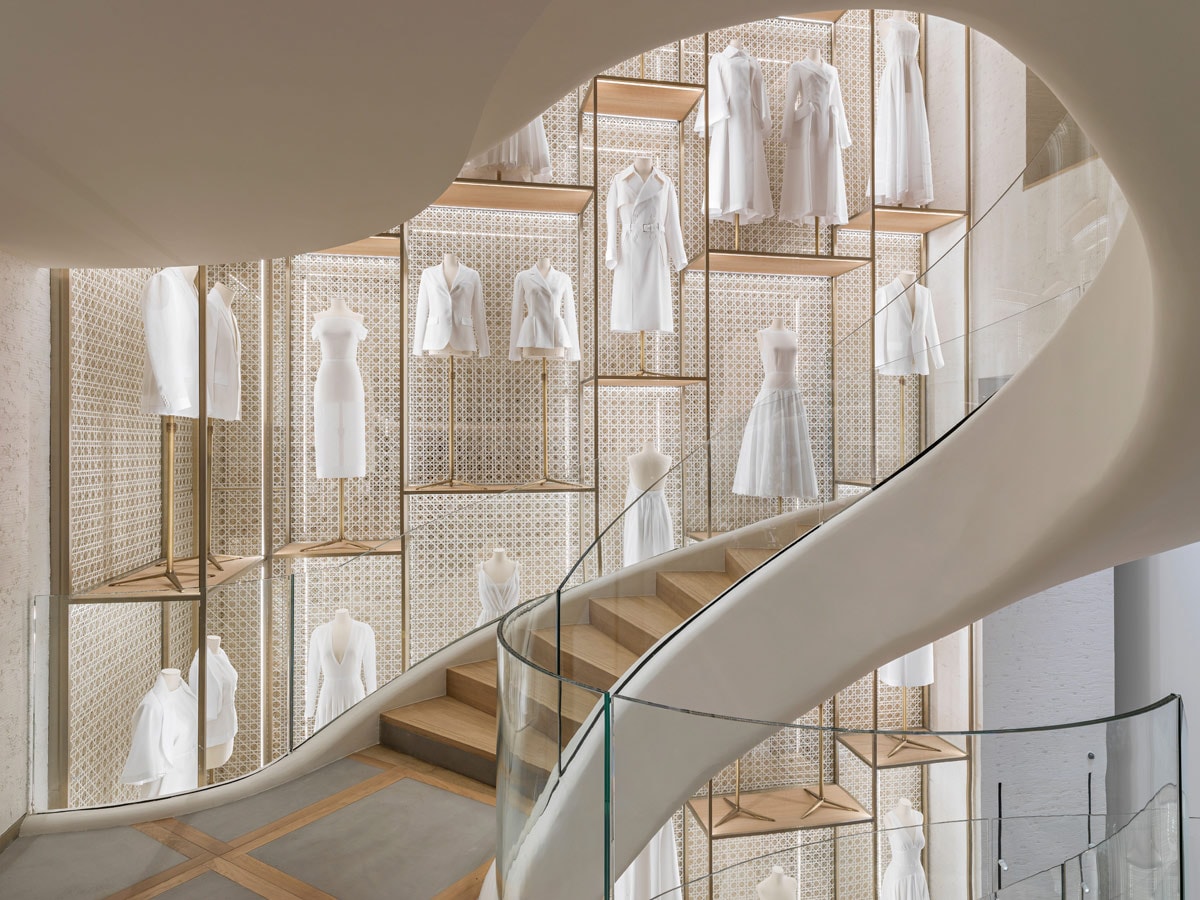 Visite de la nouvelle adresse Dior sur les Champs-Élysées Visite de la nouvelle adresse Dior sur les Champs-Élysées