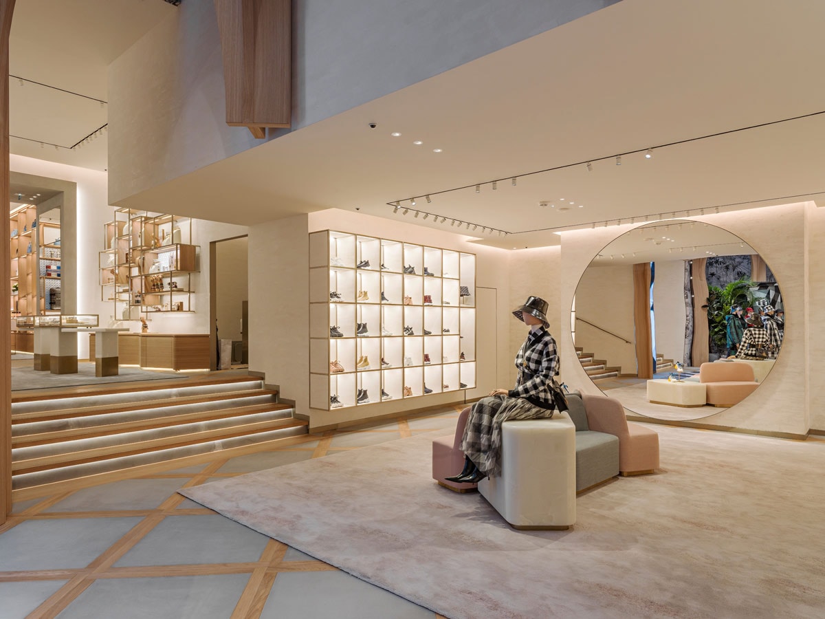 Visite de la nouvelle adresse Dior sur les Champs-Élysées Visite de la nouvelle adresse Dior sur les Champs-Élysées