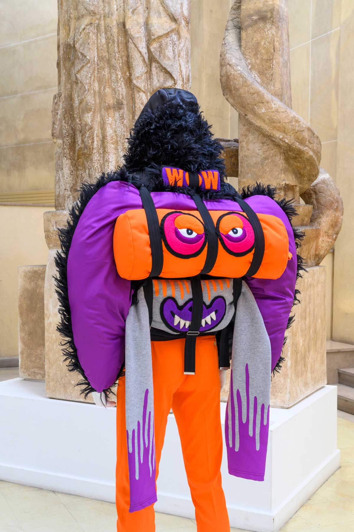 « Back Side/ Dos à la mode » : l’exposition qui dévoile la mode vue de dos « Back Side/ Dos à la mode » : l’exposition qui dévoile la mode vue de dos