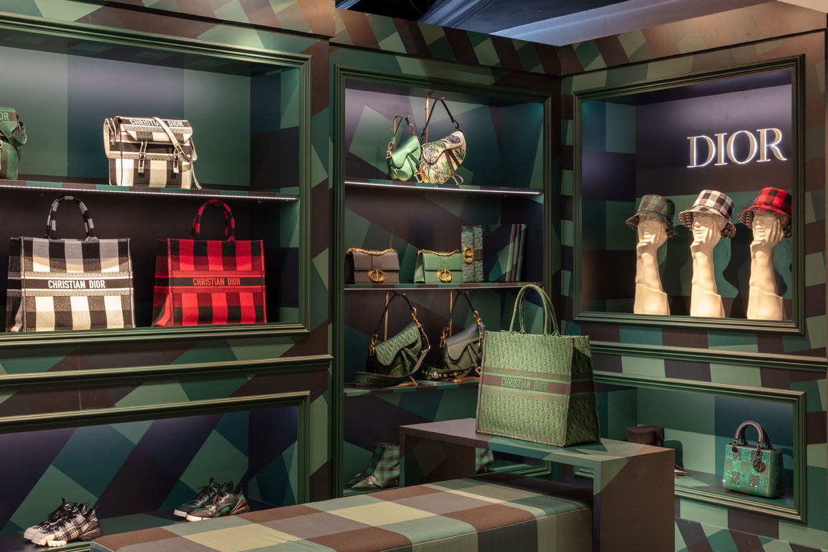 Dior ouvre une boutique éphémère estivale chez Harrods Dior ouvre une boutique éphémère estivale chez Harrods