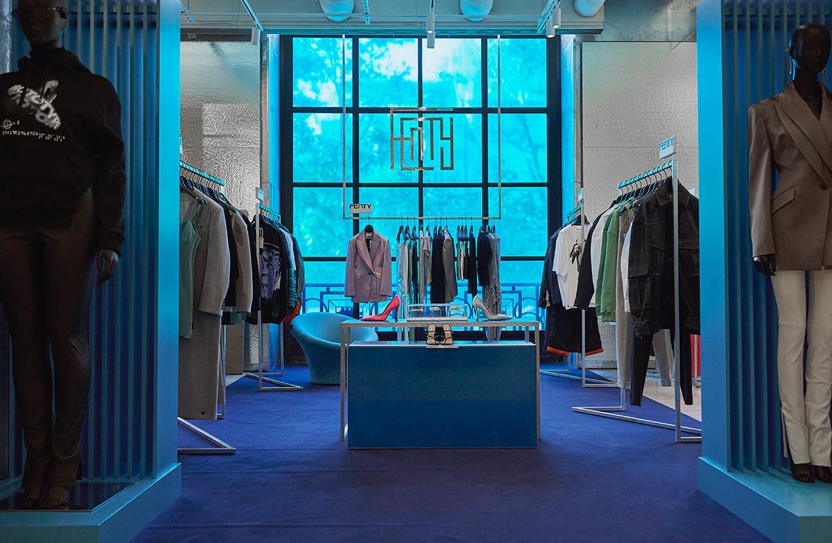 En images : le nouveau pop-up store de Fenty aux Galeries Lafayette Champs Élysées En images : le nouveau pop-up store de Fenty aux Galeries Lafayette Champs Élysées