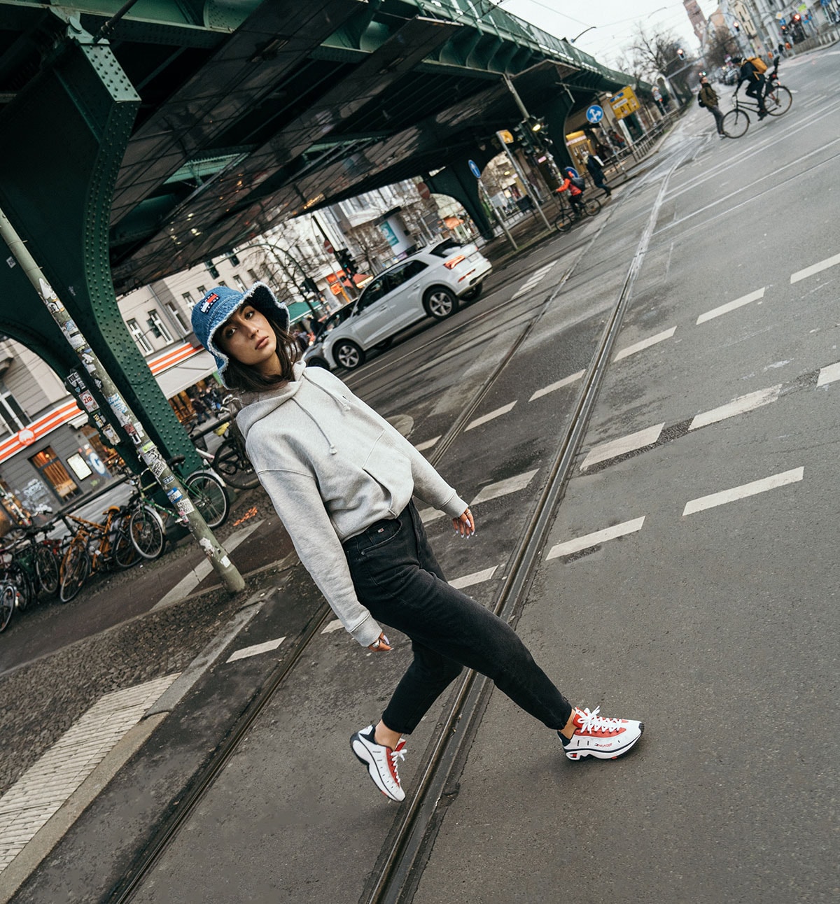 Tommy Hilfiger célèbre ses 35 ans avec la sortie de la sneaker TJ 8.0 Heritage Runner Tommy Hilfiger célèbre ses 35 ans avec la sortie de la sneaker TJ 8.0 Heritage Runner