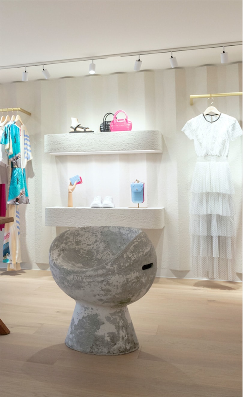 En images : découvrez la nouvelle boutique Maje rue Saint-Honoré En images : découvrez la nouvelle boutique Maje rue Saint-Honoré