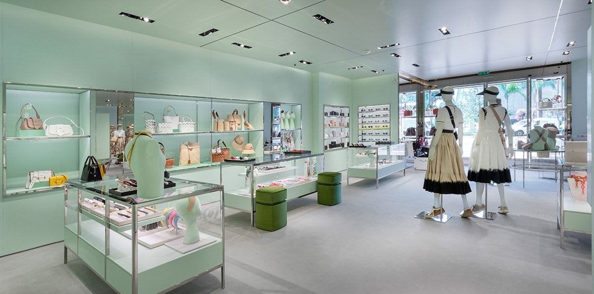 Prada rafraîchit sa boutique cannoise Prada rafraîchit sa boutique cannoise