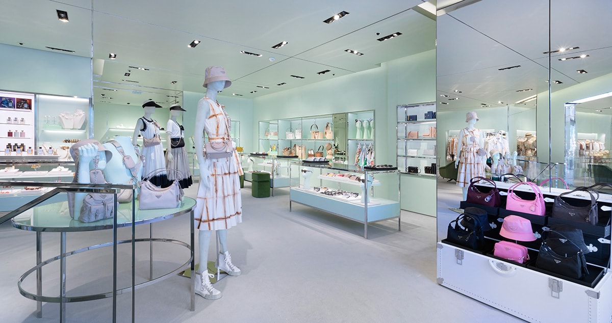 Prada rafraîchit sa boutique cannoise Prada rafraîchit sa boutique cannoise