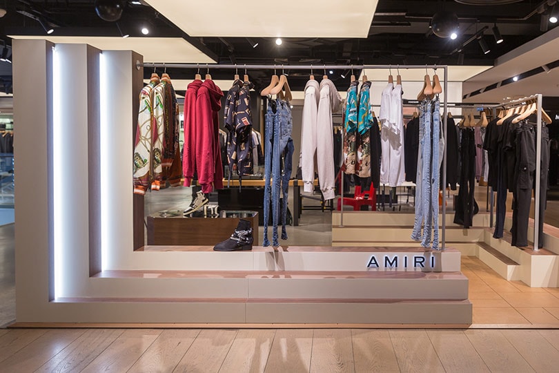 En images : Amiri inaugure un pop up au Printemps de l’Homme En images : Amiri inaugure un pop up au Printemps de l’Homme